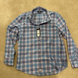Vineyard Vines button Down never worn